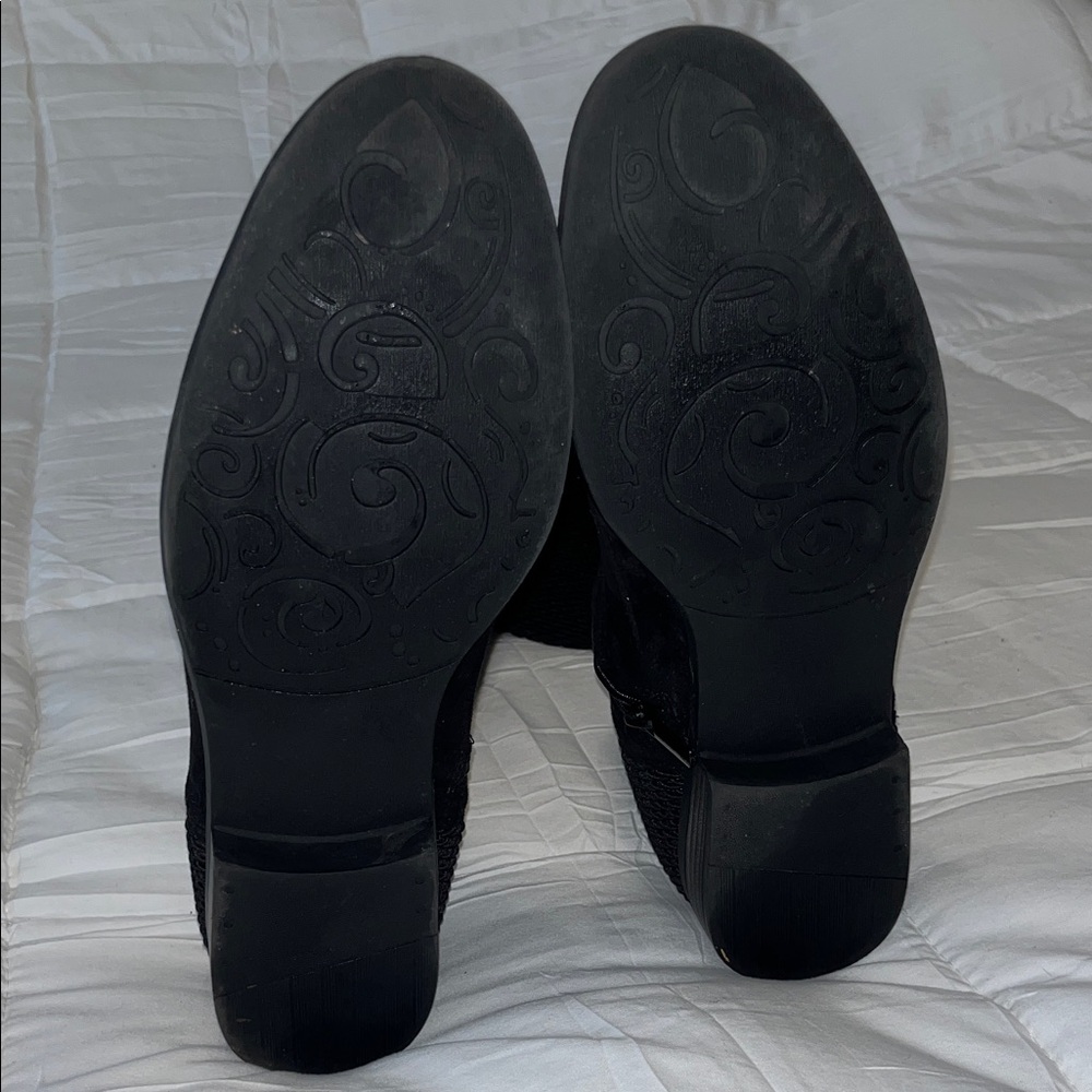 Elegant Black Knee-High Women's Boots -zip up - wide calf - Picture 2 of 3